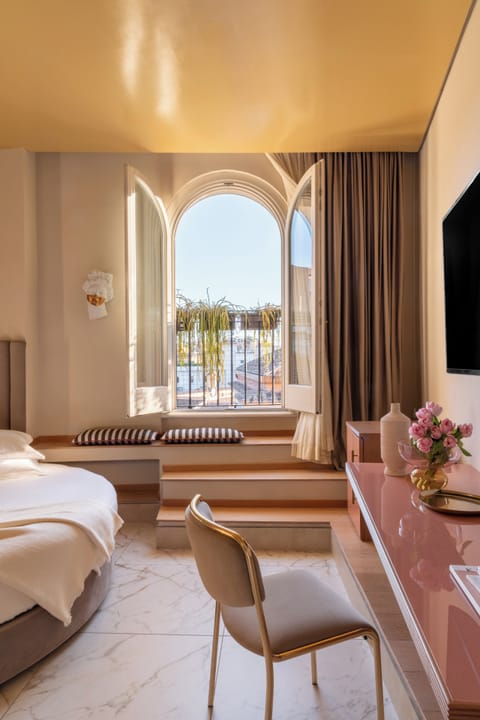 Studio Suite | Premium bedding, down comforters, minibar, individually decorated