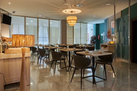 Buffet breakfast for a fee on weekends