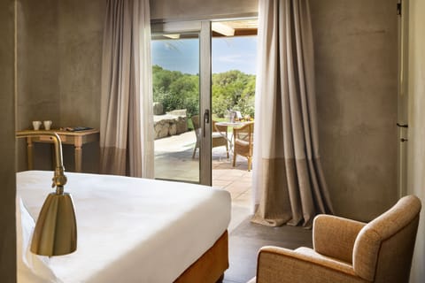 Exclusive Suite, Private Pool | Premium bedding, minibar, in-room safe, soundproofing