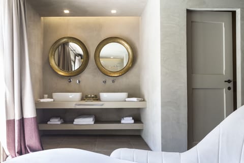 Suite, Private Pool | Bathroom | Free toiletries, hair dryer, bathrobes, slippers