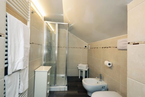 Triple Room | Bathroom | Shower, hair dryer, towels