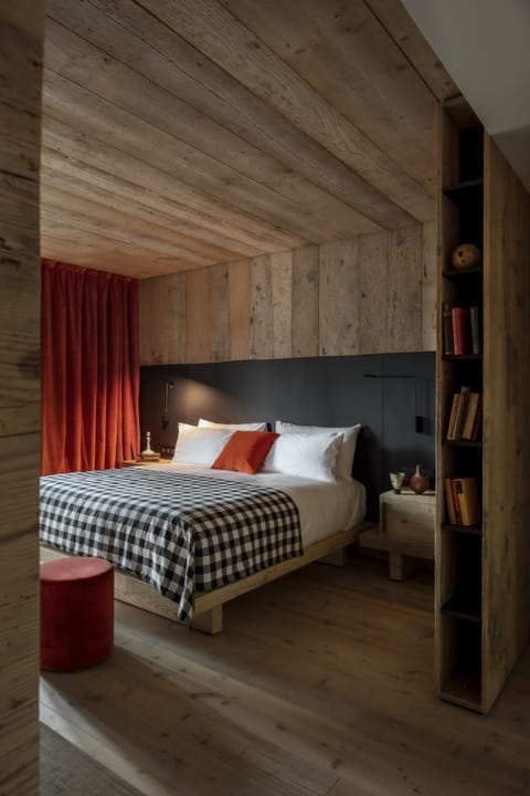 Deluxe Double Room | Premium bedding, down comforters, pillowtop beds, minibar