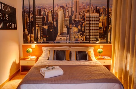 Frette Italian sheets, pillowtop beds, minibar, in-room safe