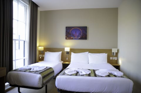 Triple Room | In-room safe, iron/ironing board, free WiFi, bed sheets