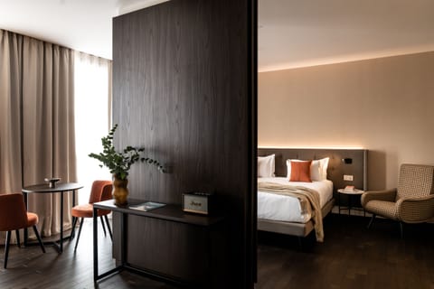 Suite, Hot Tub | Premium bedding, down comforters, free minibar items, in-room safe