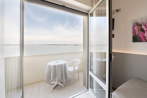 Single Room | In-room safe, desk, free WiFi, bed sheets