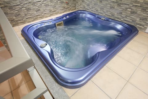 Indoor spa tub