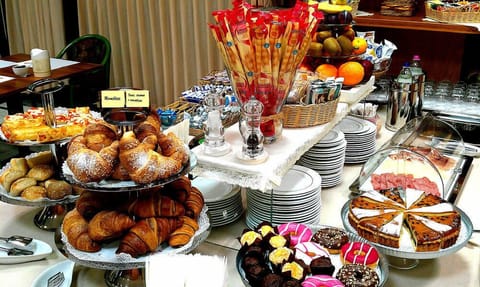 Daily full breakfast (EUR 8.00 per person)