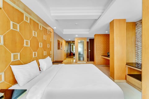 Superior Room | In-room safe, desk, soundproofing, iron/ironing board