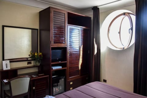 Double Room, Sea View | Egyptian cotton sheets, pillowtop beds, minibar, individually furnished