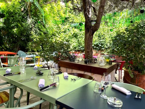 Lunch and dinner served, French cuisine