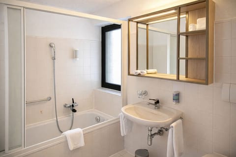 Apartment, Balcony, Garden View | Bathroom