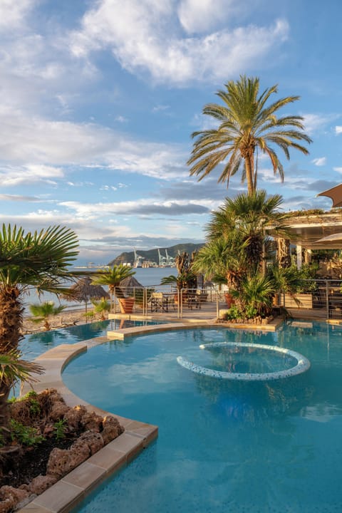 Seasonal outdoor pool