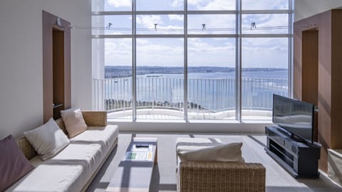 Sky Suite, Non Smoking | Living area | 17-inch LCD TV with cable channels, TV