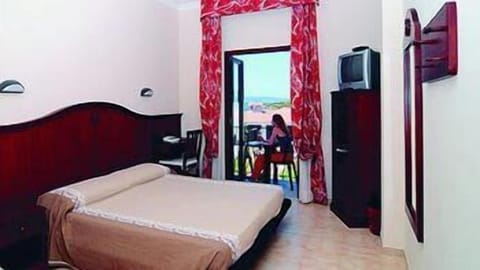 Minibar, in-room safe, soundproofing, free WiFi