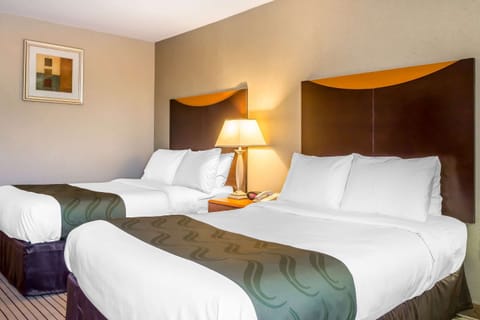 Premium bedding, desk, blackout drapes, free WiFi