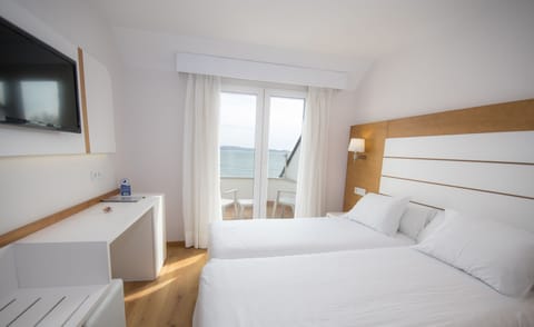 Double Room, Sea View | In-room safe, desk, free WiFi, bed sheets