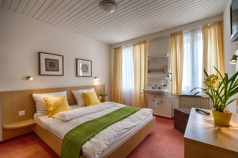 Hypo-allergenic bedding, in-room safe, individually decorated