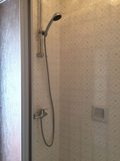 Economy Room, 2 Twin Beds | Soundproofing, free WiFi, bed sheets