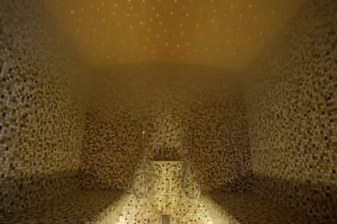 Outdoor treatment areas, sauna, hot tub, steam room, Turkish bath