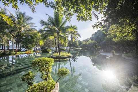 2 outdoor pools, open 8:00 AM to 4:00 PM, sun loungers