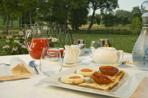 Free daily breakfast