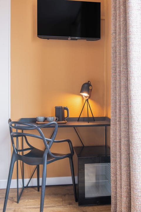 Classic Double Room | Hypo-allergenic bedding, minibar, in-room safe, individually furnished