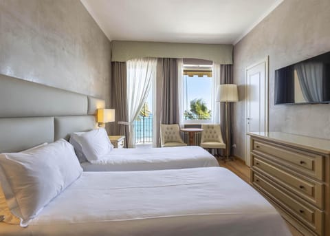 Superior Triple Room, Sea View | In-room safe, desk, free WiFi, bed sheets