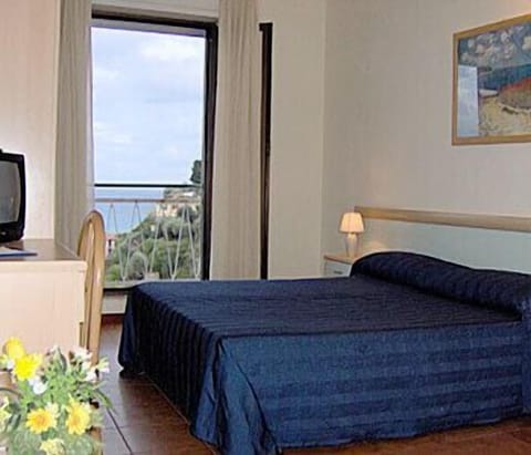 In-room safe, desk, cribs/infant beds, free WiFi