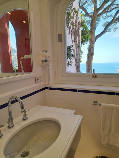 Panoramic Suite | Bathroom | Shower, hair dryer, bathrobes, slippers