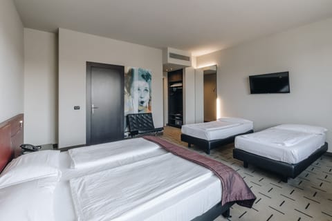 Superior Quadruple Room | Minibar, in-room safe, desk, laptop workspace