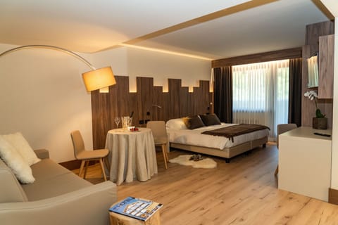 Minibar, in-room safe, desk, blackout drapes