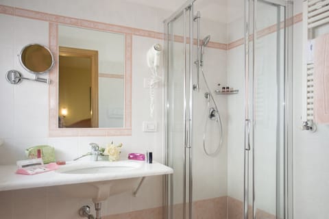 Shower, free toiletries, hair dryer, bidet