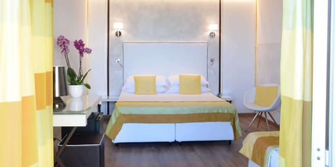 Standard Room, 1 Queen Bed, Balcony, Sea View | Minibar, in-room safe, desk, laptop workspace