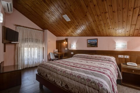 Double Room | Desk, free WiFi