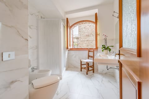 Double Room, Annex Building | Bathroom | Shower, free toiletries, hair dryer, bathrobes