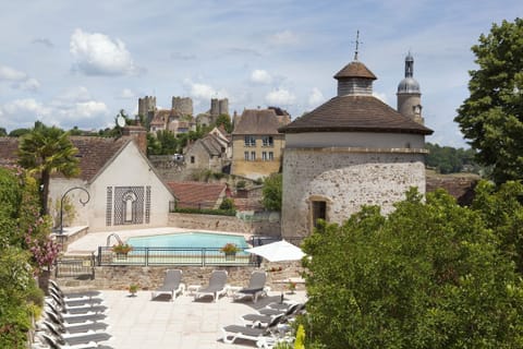 Outdoor pool, open 10:00 AM to 8:00 PM, pool umbrellas, sun loungers