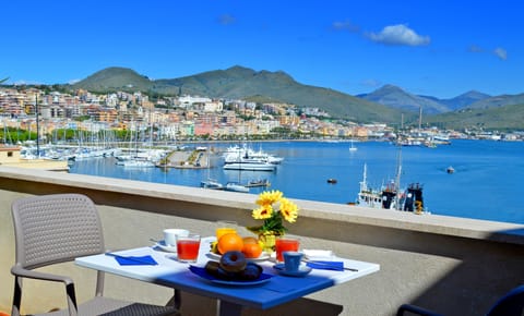 Deluxe Double Room, Balcony, Sea View | Minibar, in-room safe, desk, soundproofing