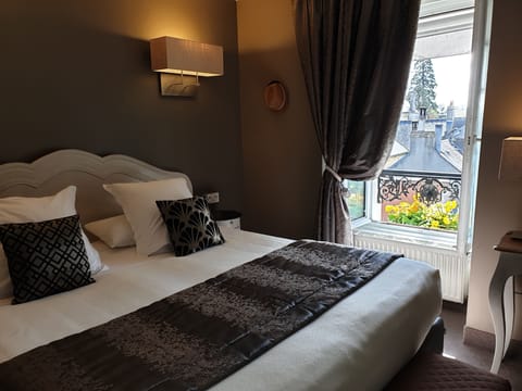 Superior Double or Twin Room | In-room safe, desk, soundproofing, iron/ironing board