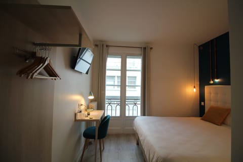 Double Room | 1 bedroom, premium bedding, pillowtop beds, in-room safe