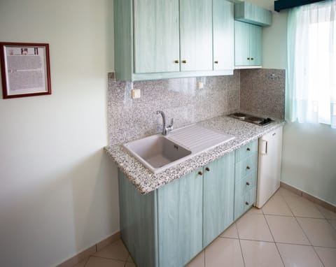 Romantic Suite (Double) | Bathroom | Rainfall showerhead, designer toiletries, hair dryer, bathrobes