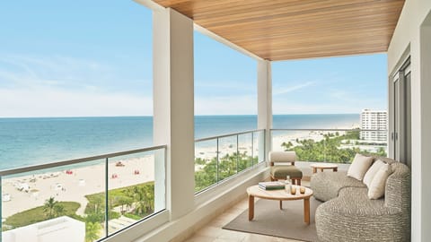 Oceanfront Balcony Penthouse | Premium bedding, pillowtop beds, minibar, in-room safe