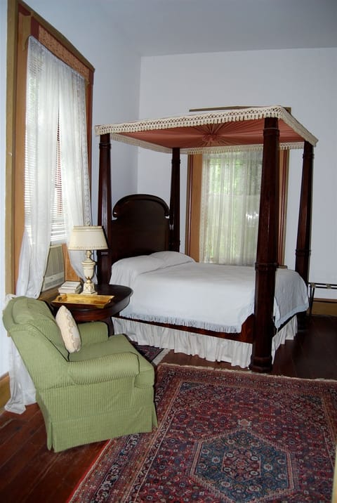 Premium Room, 1 Queen Bed (Cannon) | In-room safe, iron/ironing board, cribs/infant beds, rollaway beds