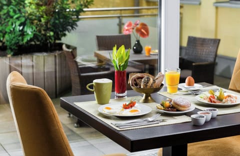 Daily buffet breakfast for a fee