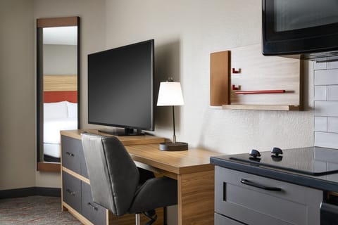 Premium bedding, in-room safe, desk, blackout drapes