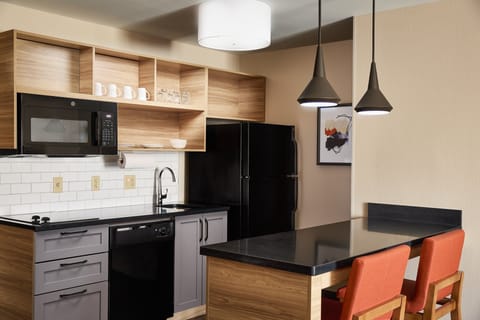 Full-size fridge, microwave, stovetop, dishwasher