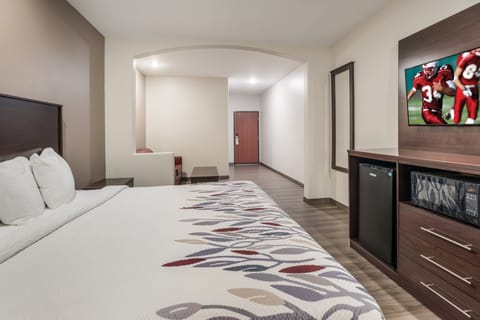 Suite, 1 King Bed with Sofa bed, Non Smoking | WiFi (free), bed sheets