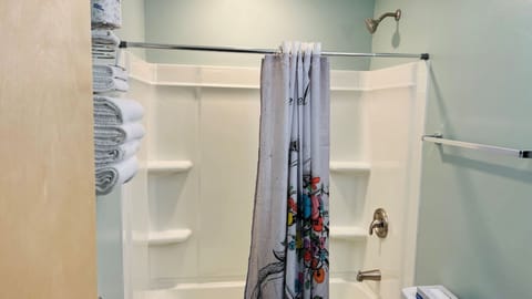 Individually furnished, desk, iron/ironing board, free WiFi