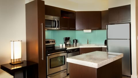 Microwave, cookware/dishes/utensils