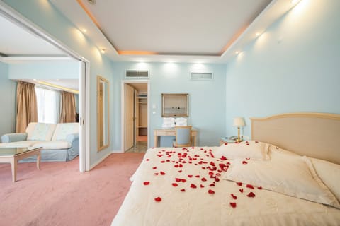 Suite, Sea View | In-room safe, desk, soundproofing, free WiFi